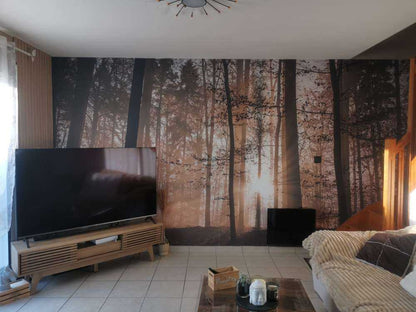 Fotobehang - Zonnestralen in een mistig bos