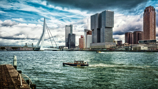 Fotobehang - Skyline Rotterdam met zicht op de Kop van Zuid in kleur